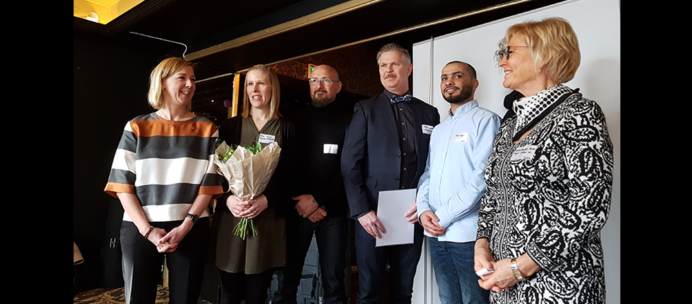 Futurum Fastigheters energigrupp och Yahya Ayed mottar Örebroregionens energipris. Från vänster: Anna Olofsson (Länsstyrelsen), Mia Elvén, Matti Fors och Göran Lunander (Futurum Fastigheter) och Kerstin Bergström Persson (Region Örebro län)