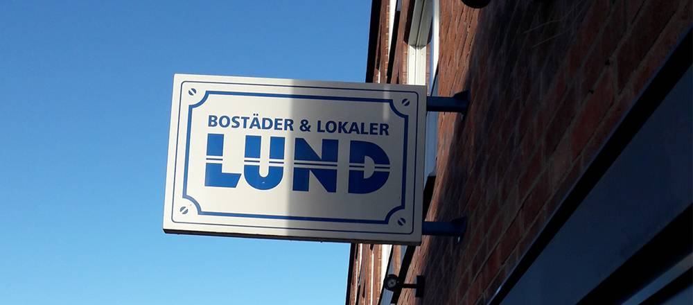 Skylt med texten "Bostäder och lokaler Lund"